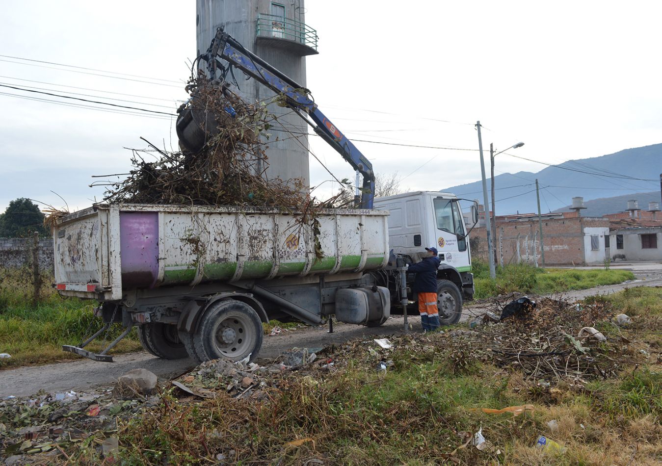 Comenzó un operativo de retiro de microbasurales y restos de poda